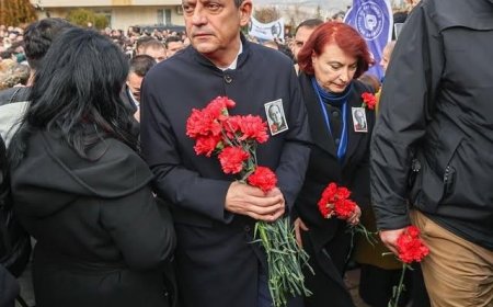 Özgür Özel, Uğur Mumcu Anma Töreninde Gazetecilerin Sorularını Yanıtladı