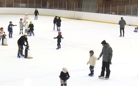 İstanbul'da Çocuklar Yarı Tatilde Silivrikapı Buz Pistinde Eğleniyor